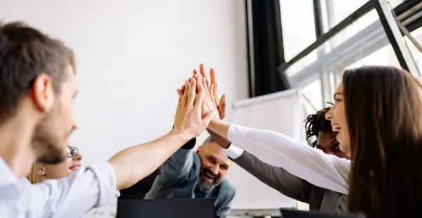 Facilities integrados: o que muda quando a gestão técnica e a administração condominial trabalham juntas