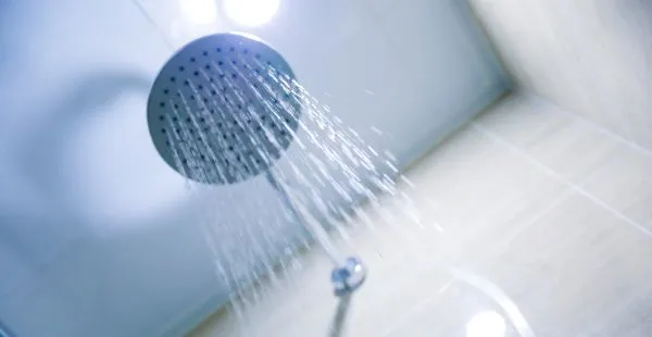 Como reduzir custos de energia, gás e água no condomínio sem perder eficiência?