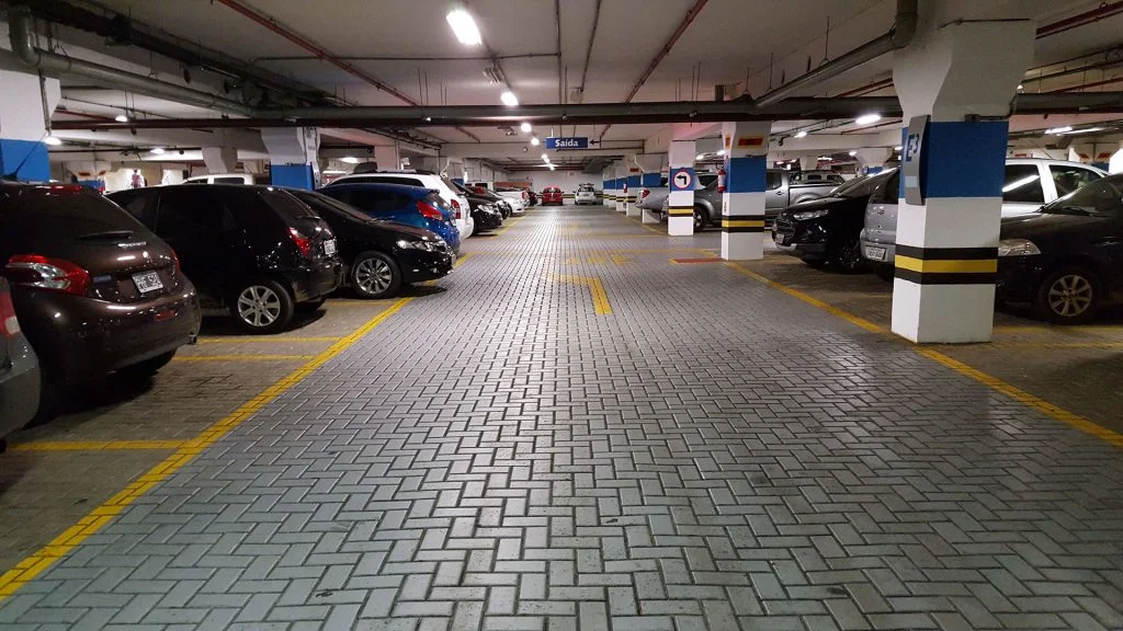 Uso inadequado das áreas de estacionamento